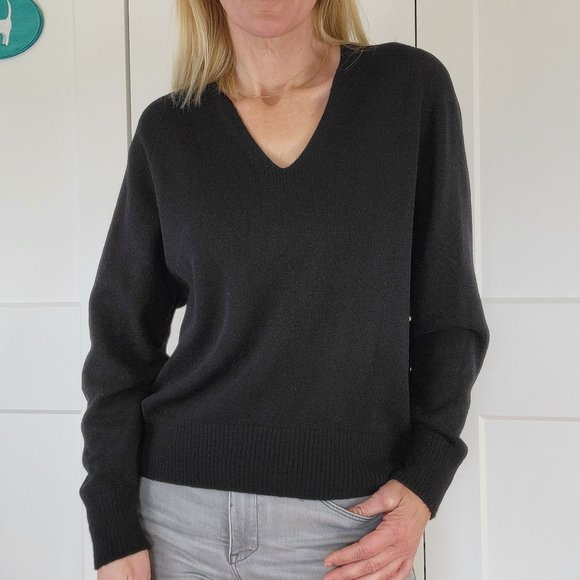 Vince Sweaters - Vince Cashmere Dolman V-Neck Sweater Black Sz M